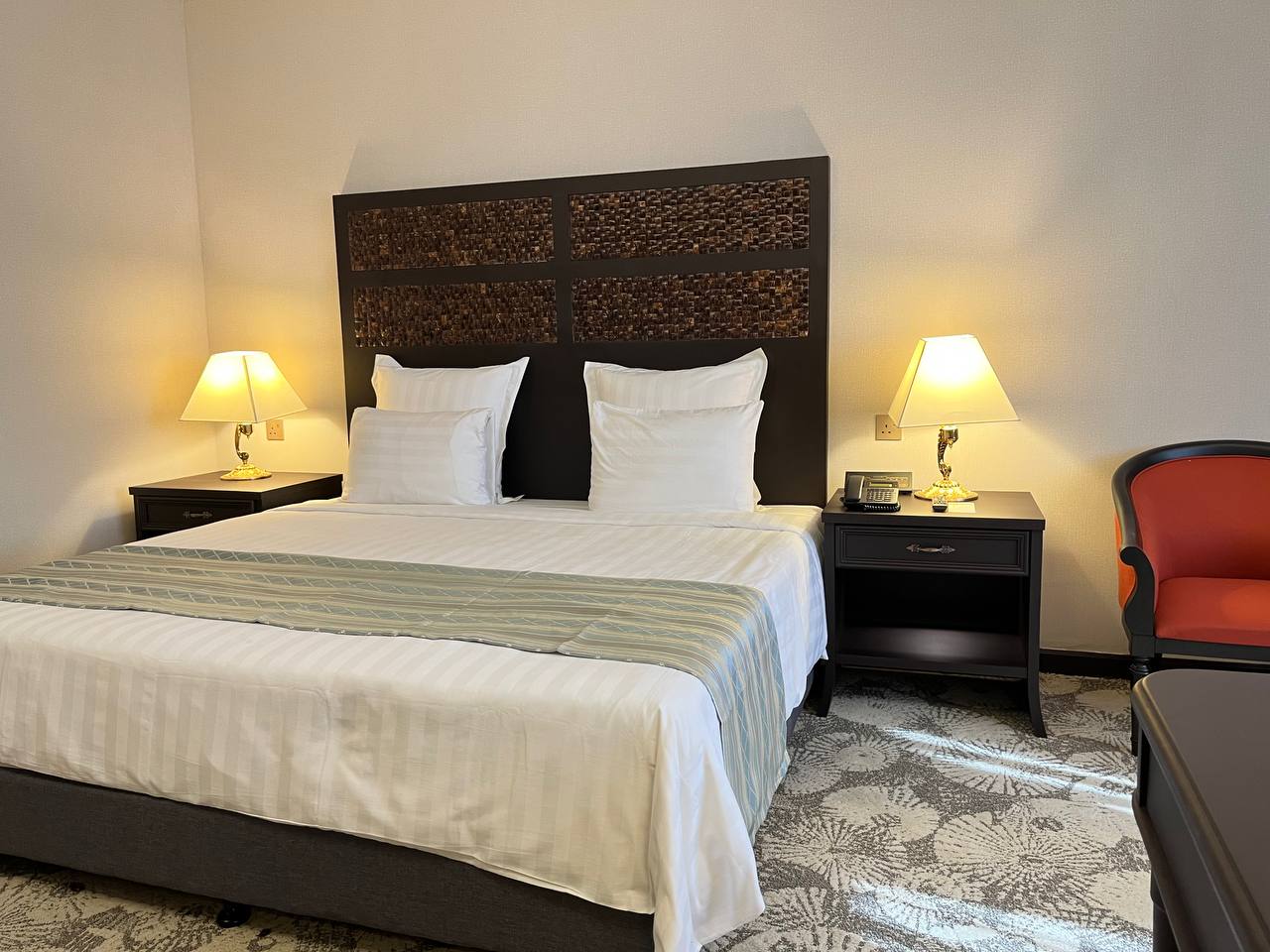 EXECUTIVE PREMIER KING